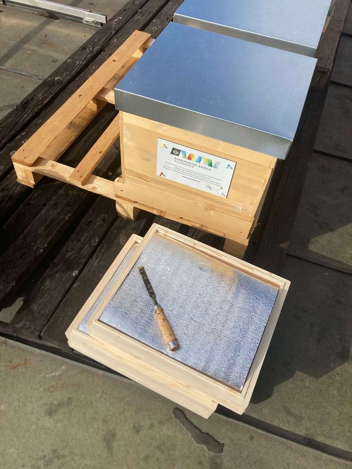 Isolierung der Bienenstöcke als weitere Wintervorbereitung