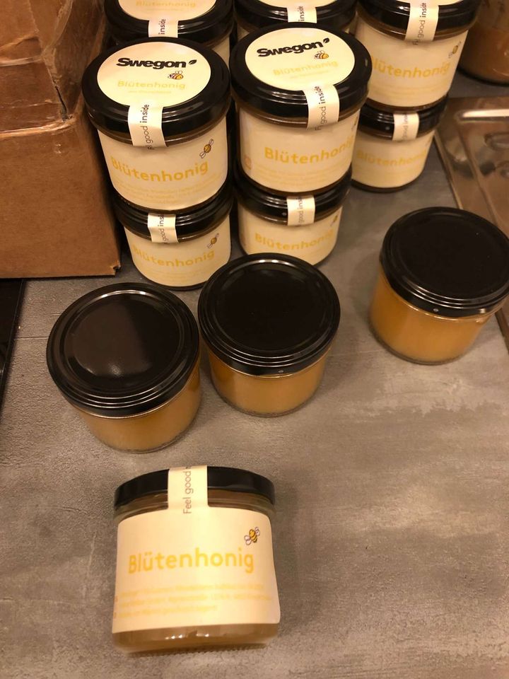 Die Gläser sind gekommen, Zeit zum Abfüllen und Etikettieren Bild 2