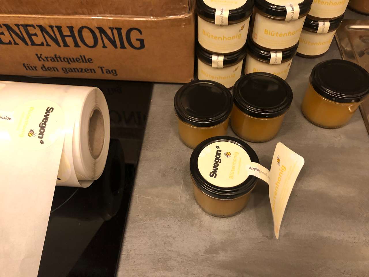 Die Gläser sind gekommen, Zeit zum Abfüllen und Etikettieren Bild 3