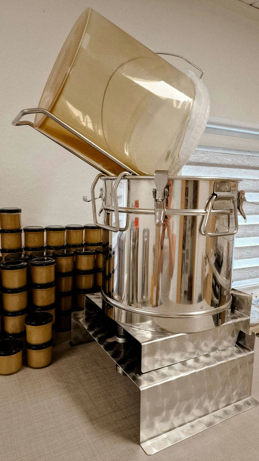 Honigernte und Honig abfüllen Bild 2