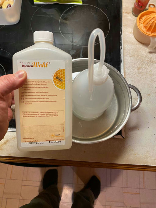 Winterbehandlung gegen die Varoamilbe Bild 5