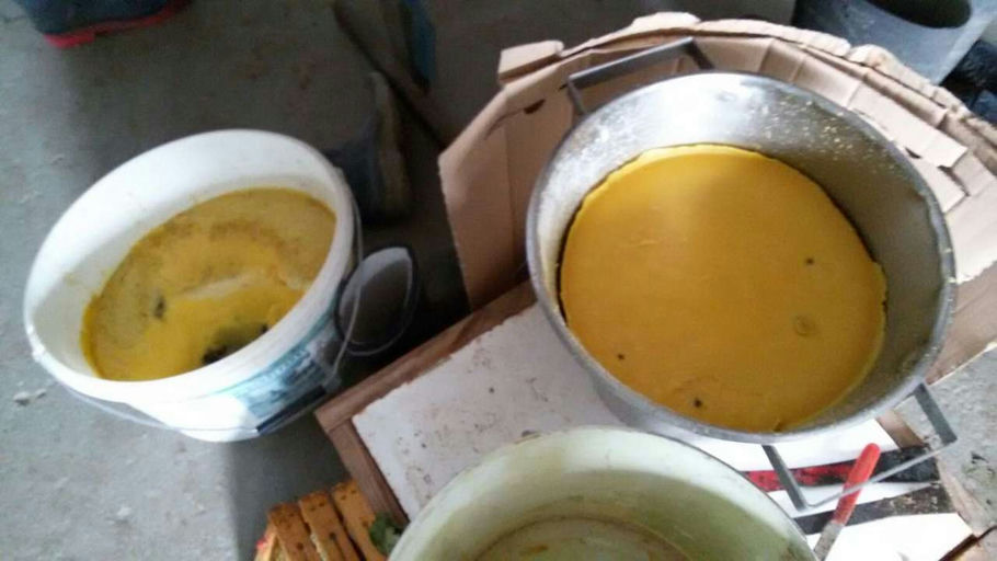 Zusammenräumen der Bienen und der Hütte