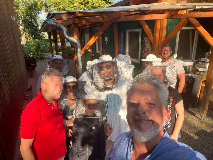 Abfüllen und Kontrolle und Ausflug in die Imkerschule Wien