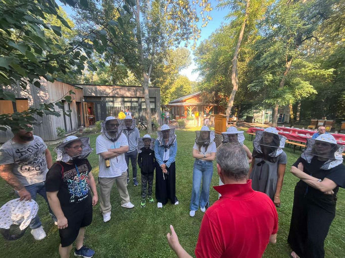 Abfüllen und Kontrolle und Ausflug in die Imkerschule Wien