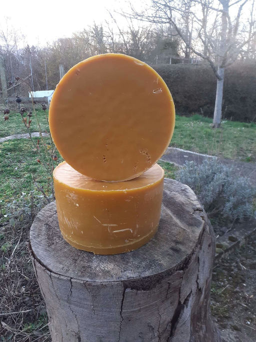 Wachsschmelzen über den Flammen