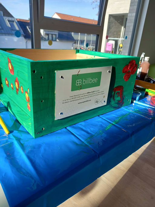 Unsere Bienenbeute bekommt Farbe Bild 3