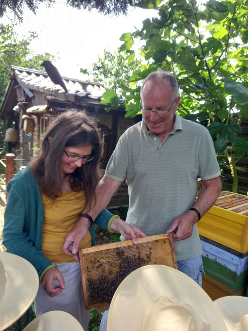 Mit Kindern im Bienengarten Bild 3